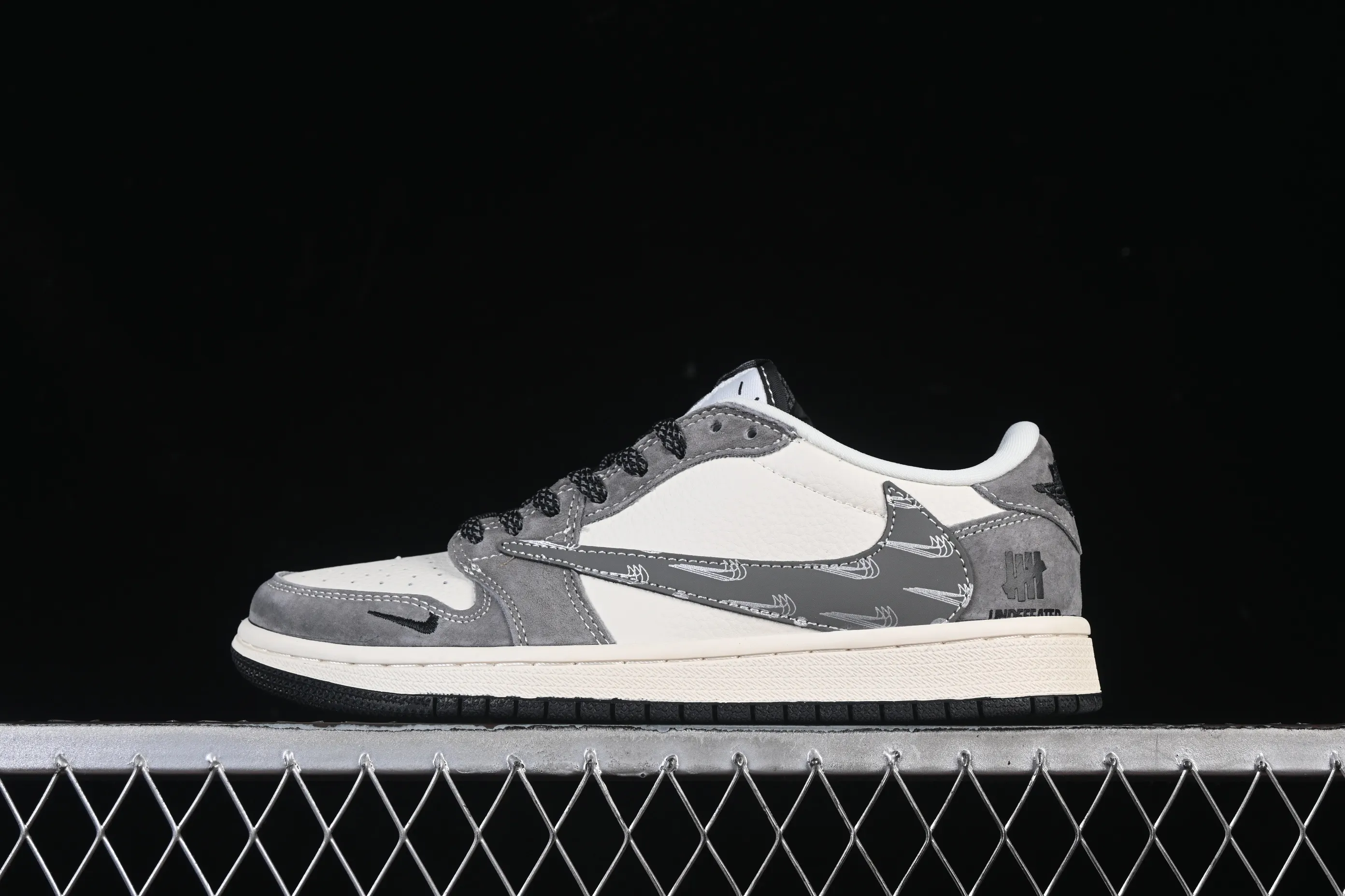 All categories Air Jordan Jordan series basketball shoes Air Jordan 1 Low High-end customized low-top sneakers Travis Scott x Fragment Design x Air Jordan 1 Low OG SP AJ1 Joe 1UN joint pig eight-meter gray multi-sock low-top cultural casual sneakers DD7866-116